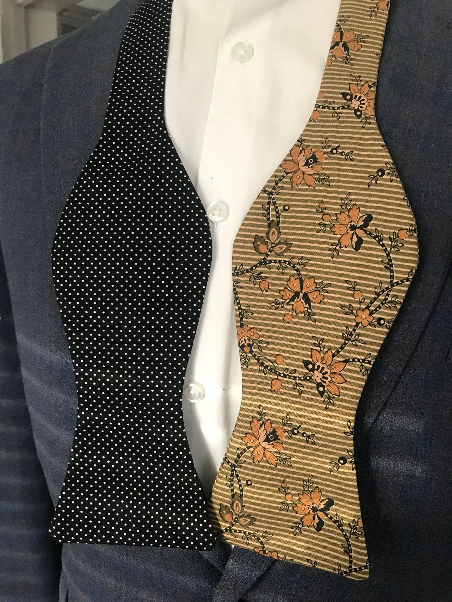 Black and goldish print reversible Bowtie set (FATBOW)