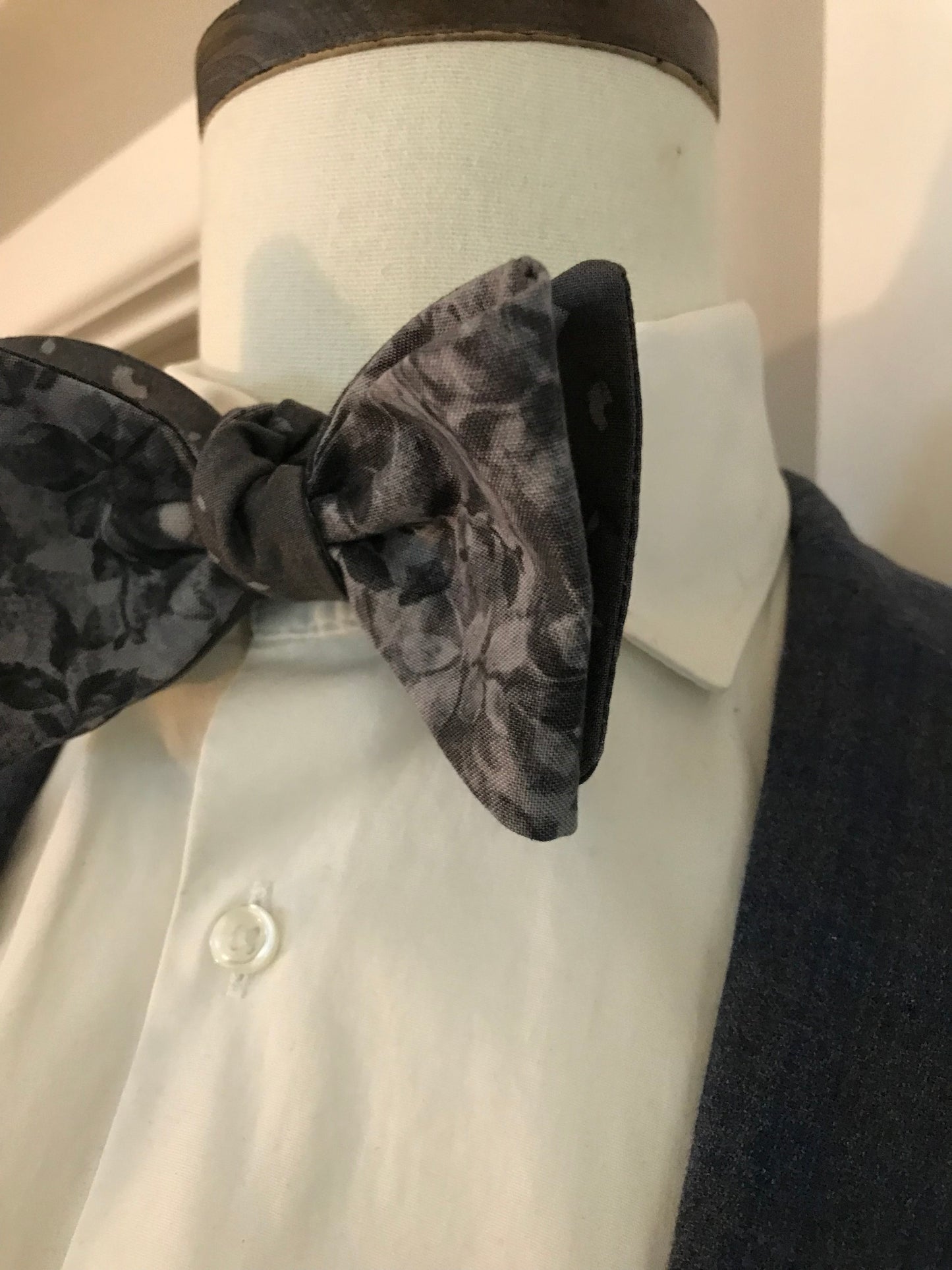Dark grey and grey print reversible Bowtie set (traditional)