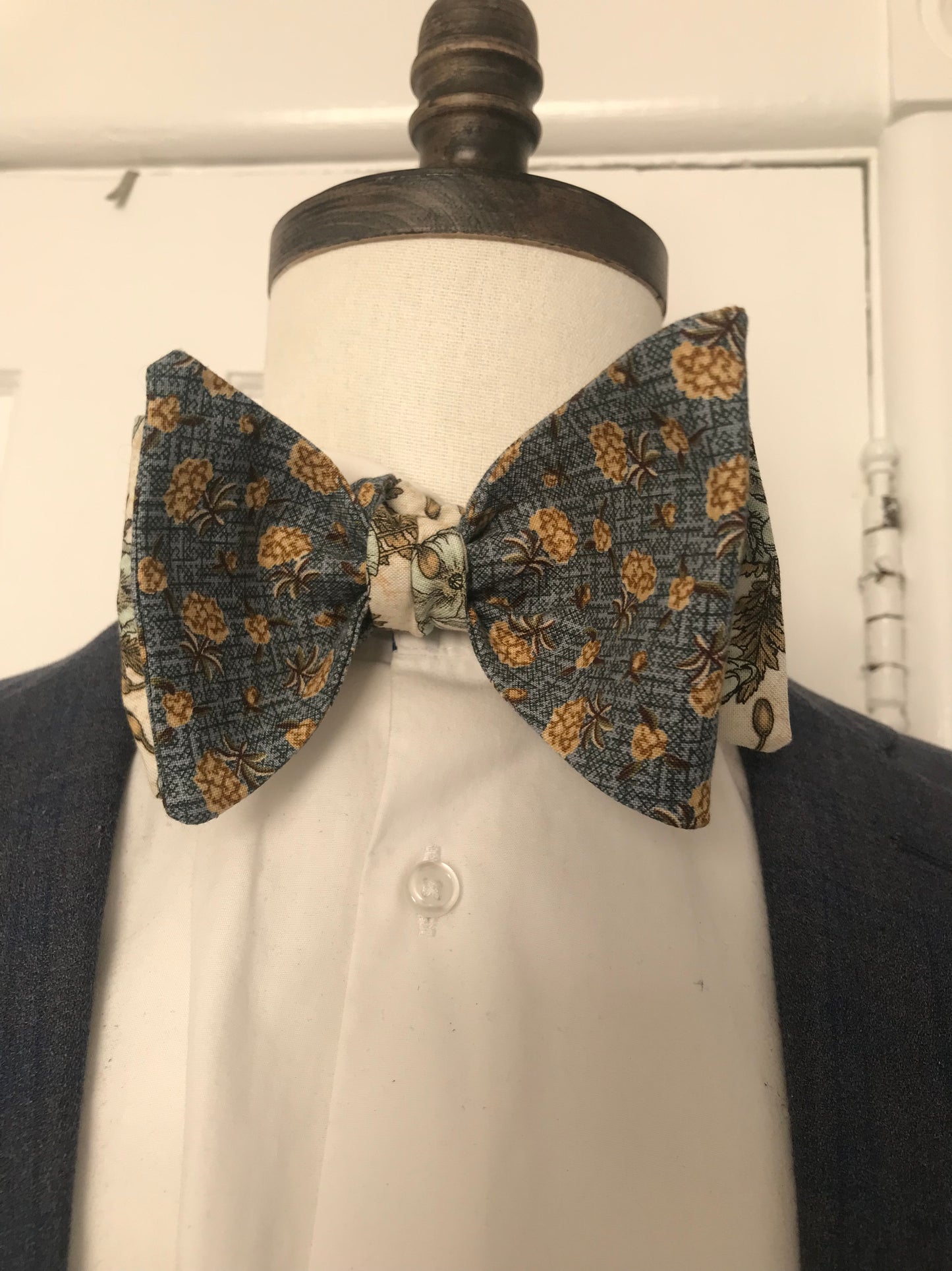 Grey and gold tone reversible Bowtie set (FATBOW)