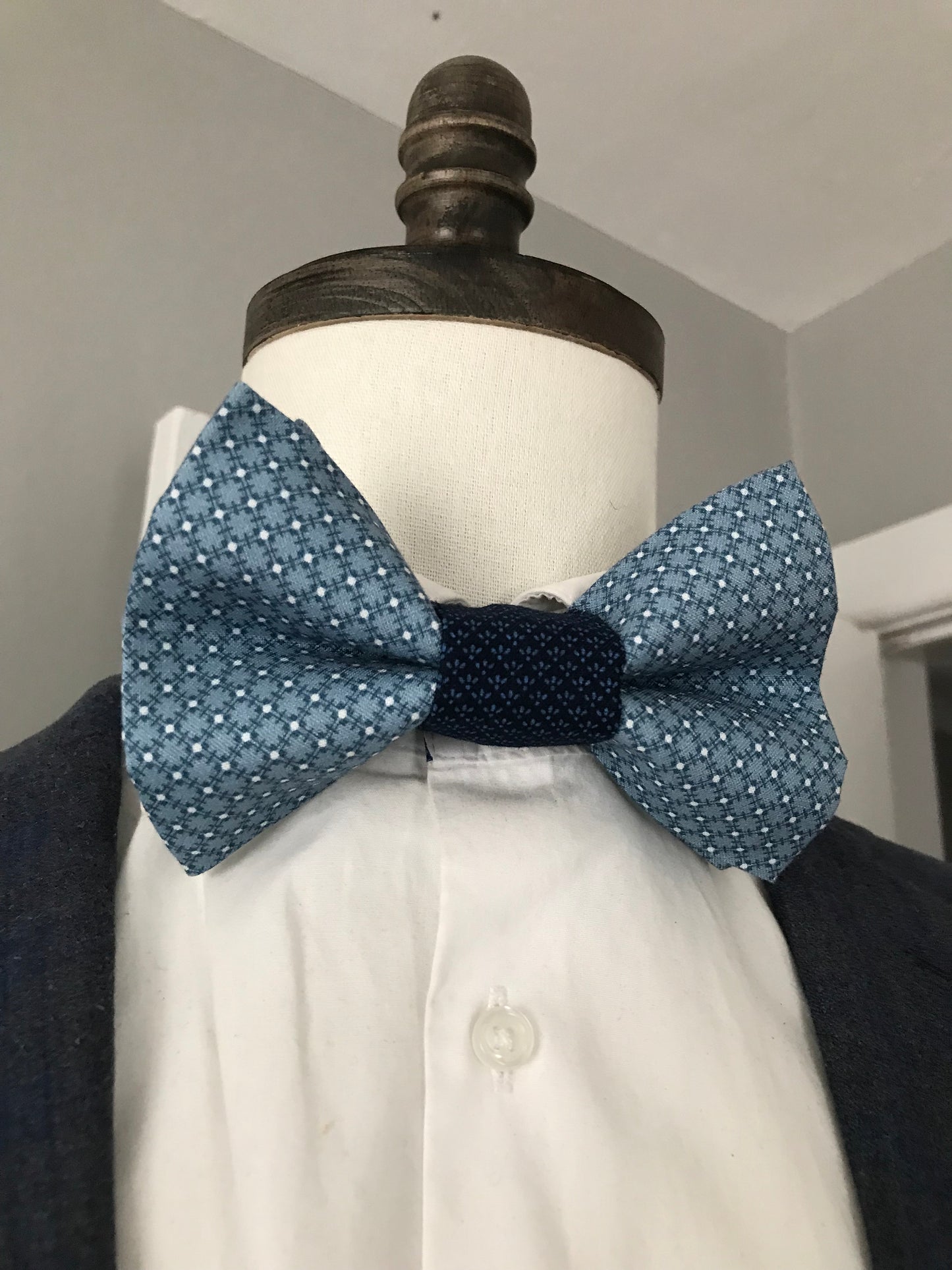 Teal prettied Bowtie