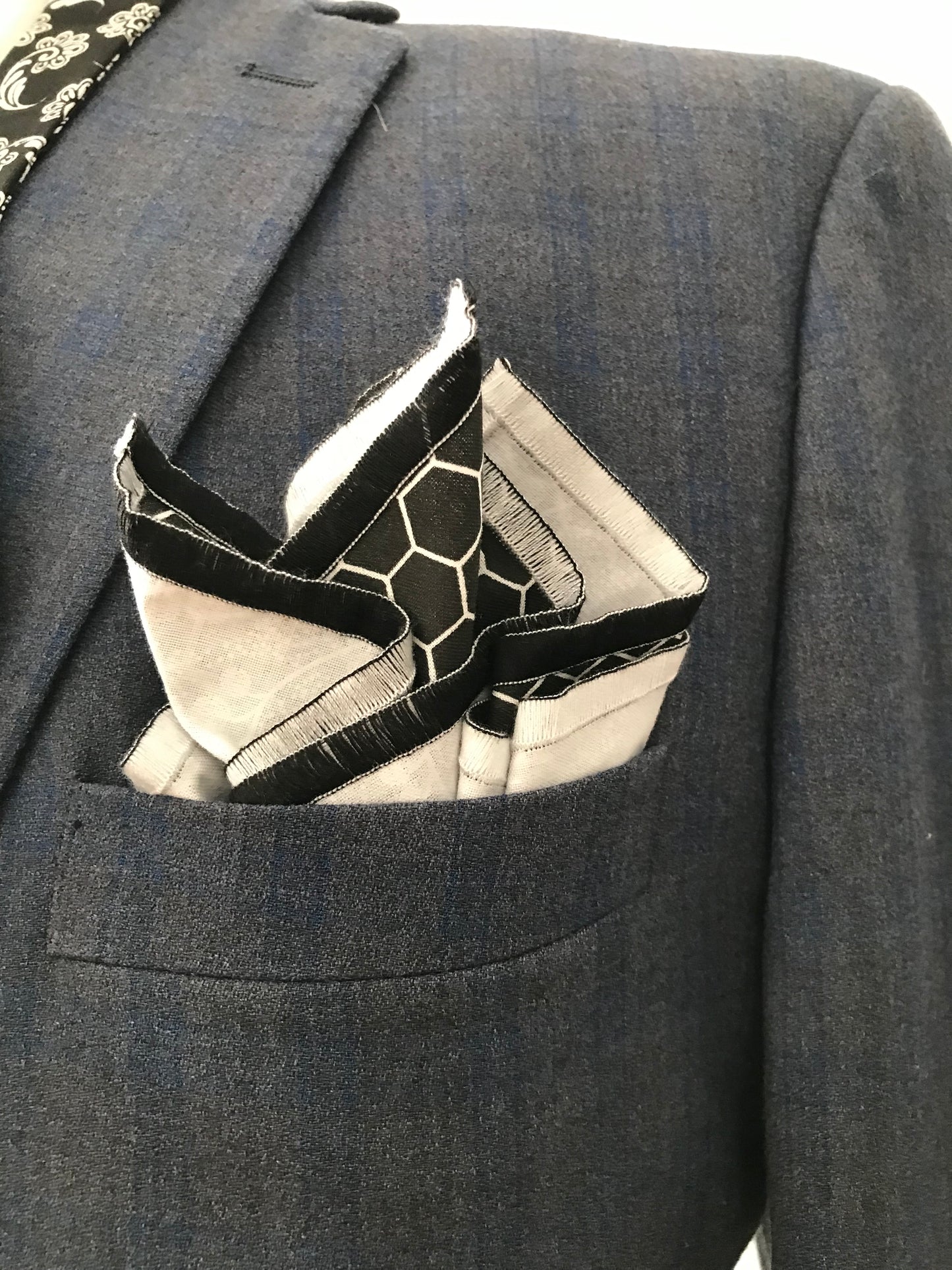 Black and white print reversible Bowtie set (FATBOW)