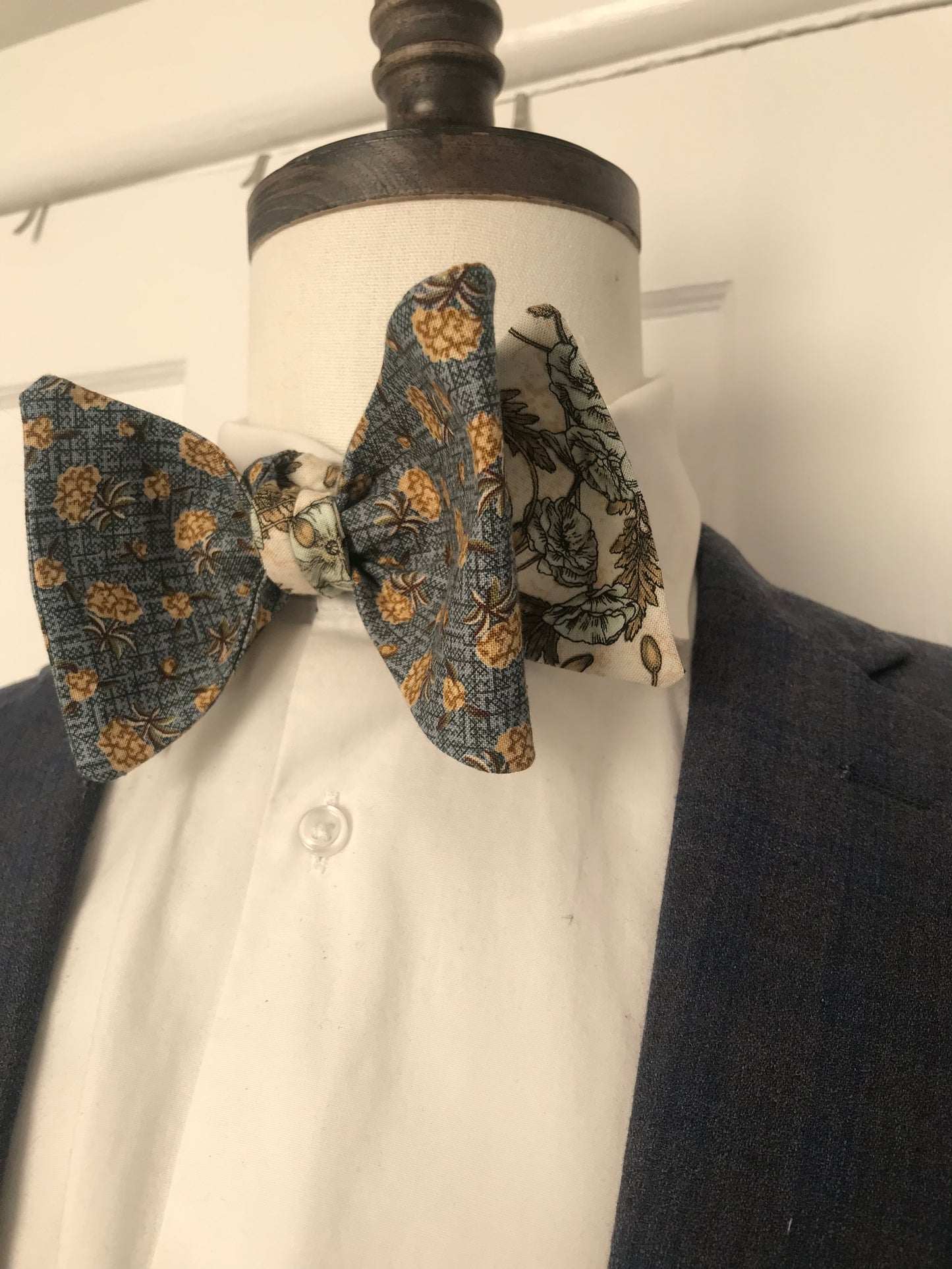 Grey and gold tone reversible Bowtie set (FATBOW)