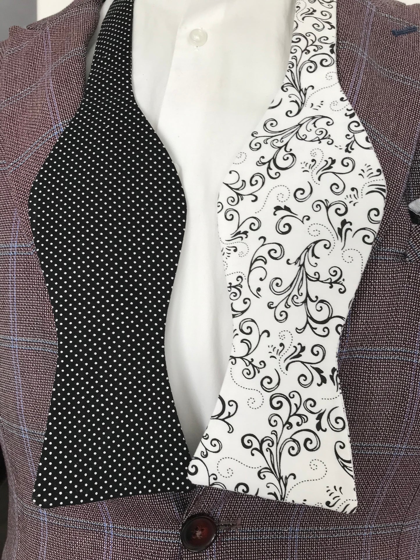 Black and white print reversible Bowtie set (FATBOW)