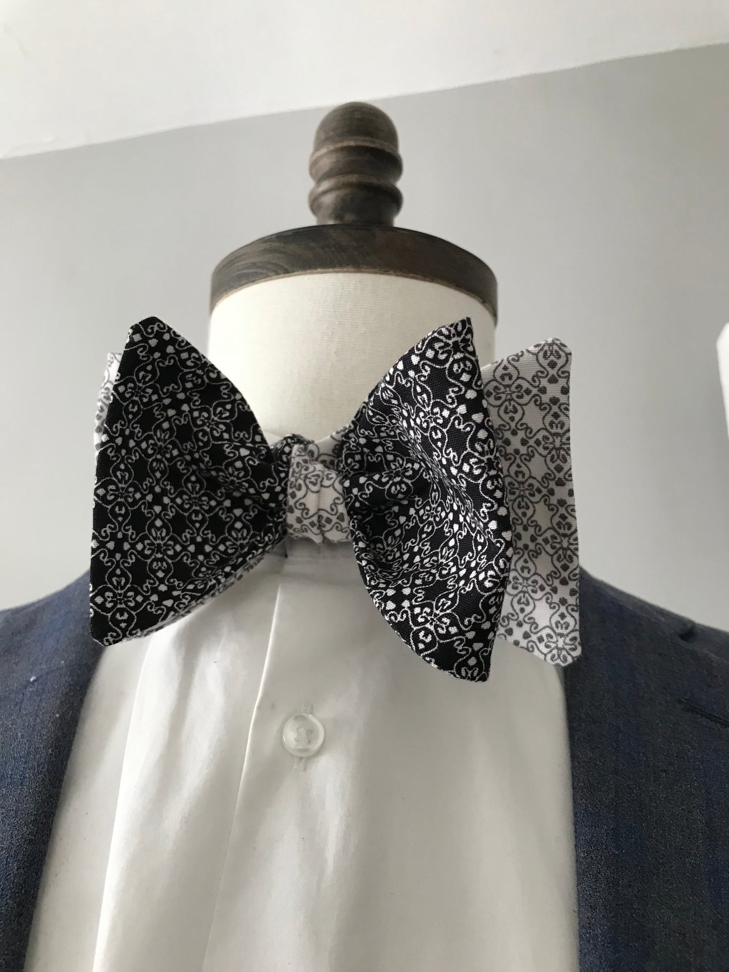 Black and white reversible Bowtie set (FATBOW)