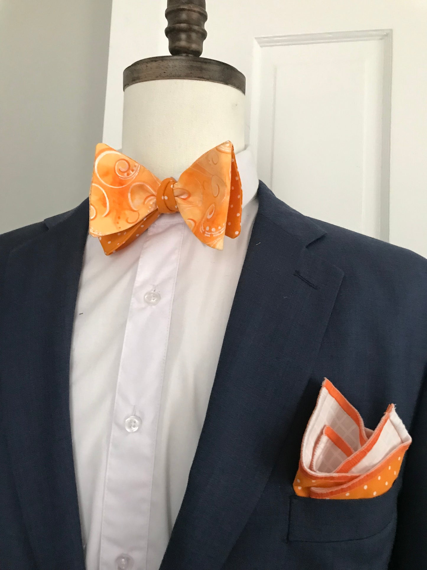 Orange circle and orange dot reversible Bowtie set (traditional)