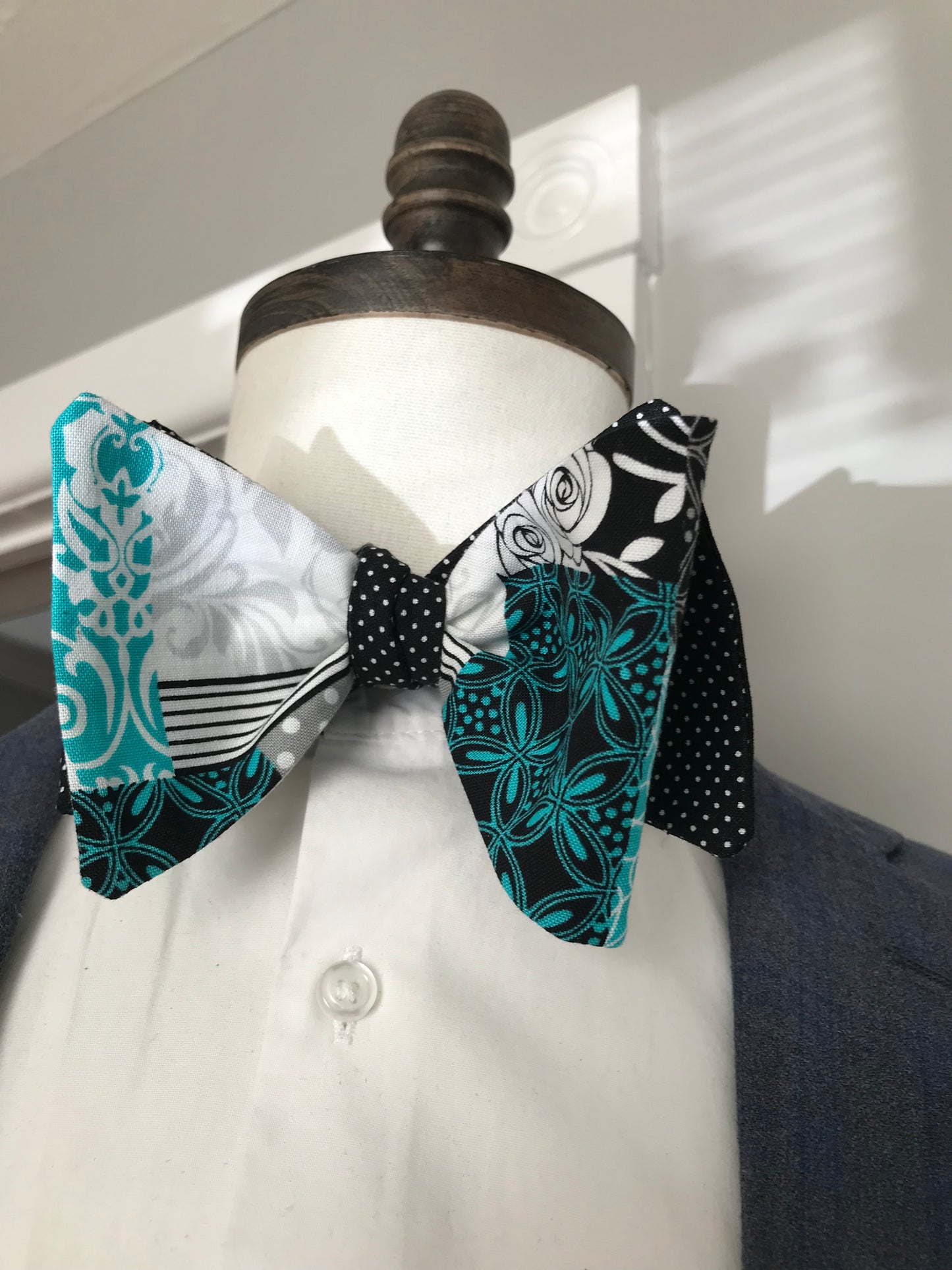 Black white and teal reversible Bowtie set (FATBOW)