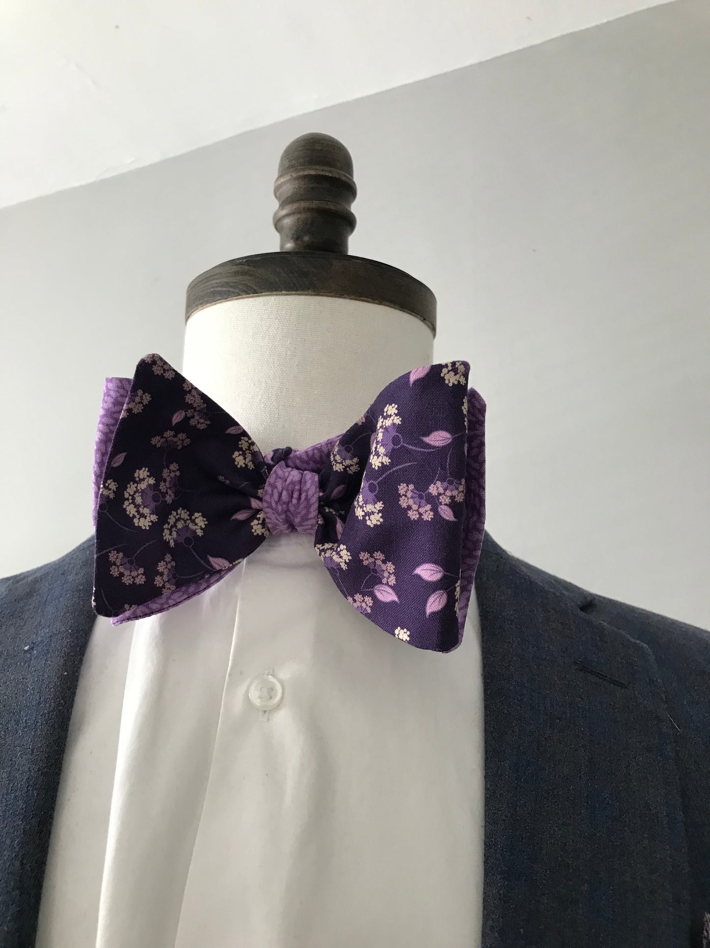 Purple print and light purple reversible Bowtie set (FATBOW)