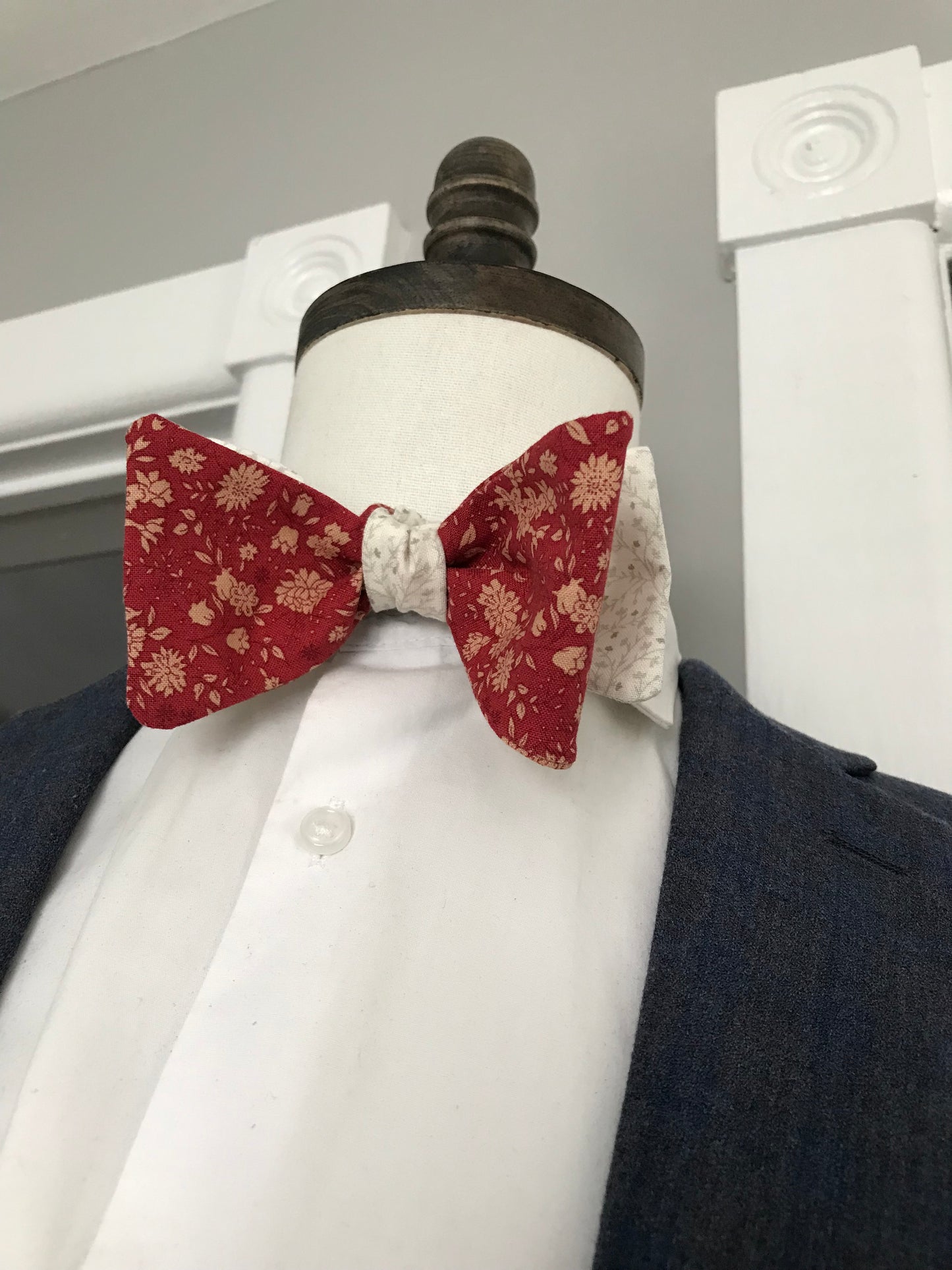 Red and Tan reversible print Bowtie Set (traditional)