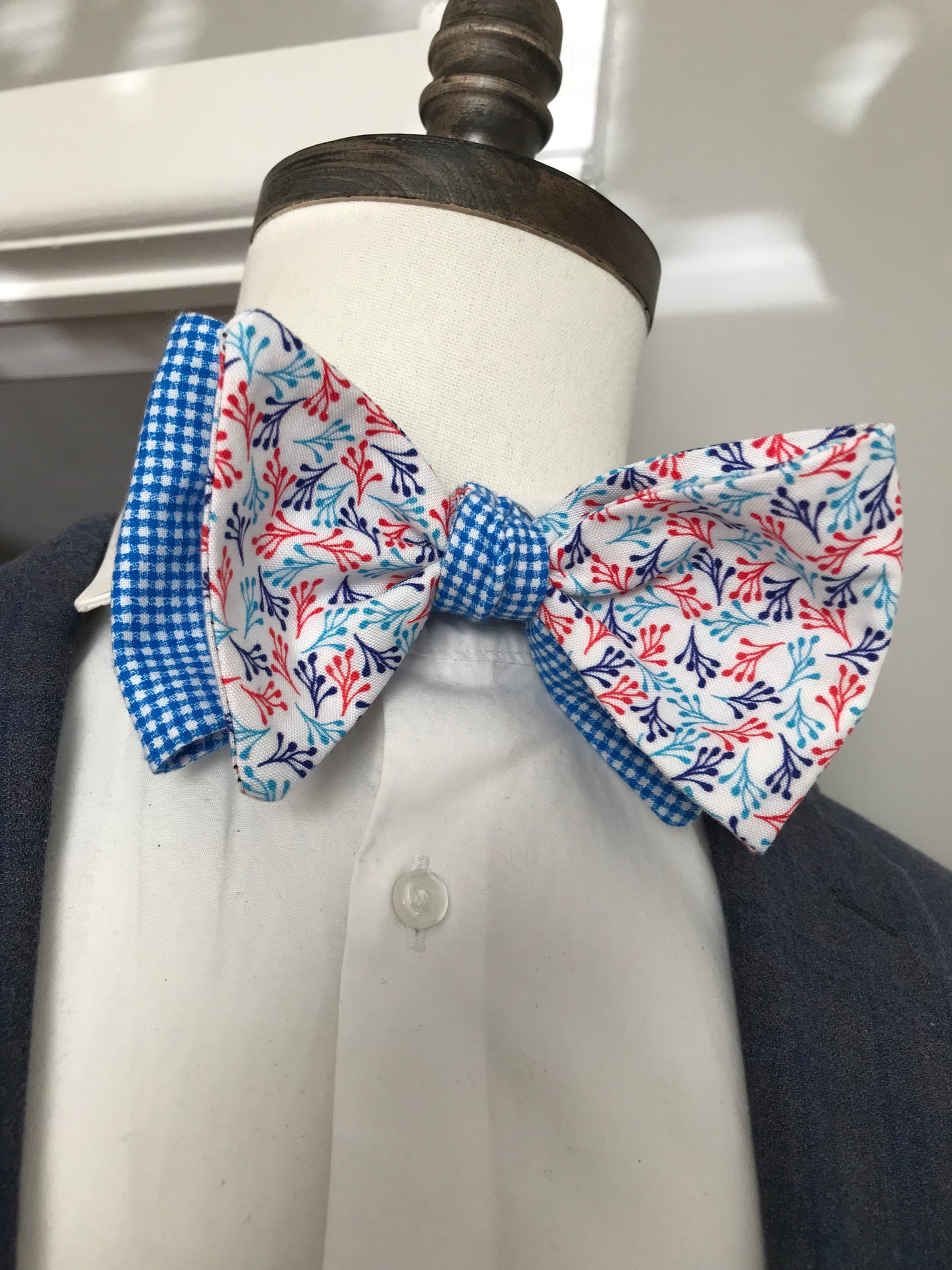 Blue white and red reversible Bowtie set (FATBOW)