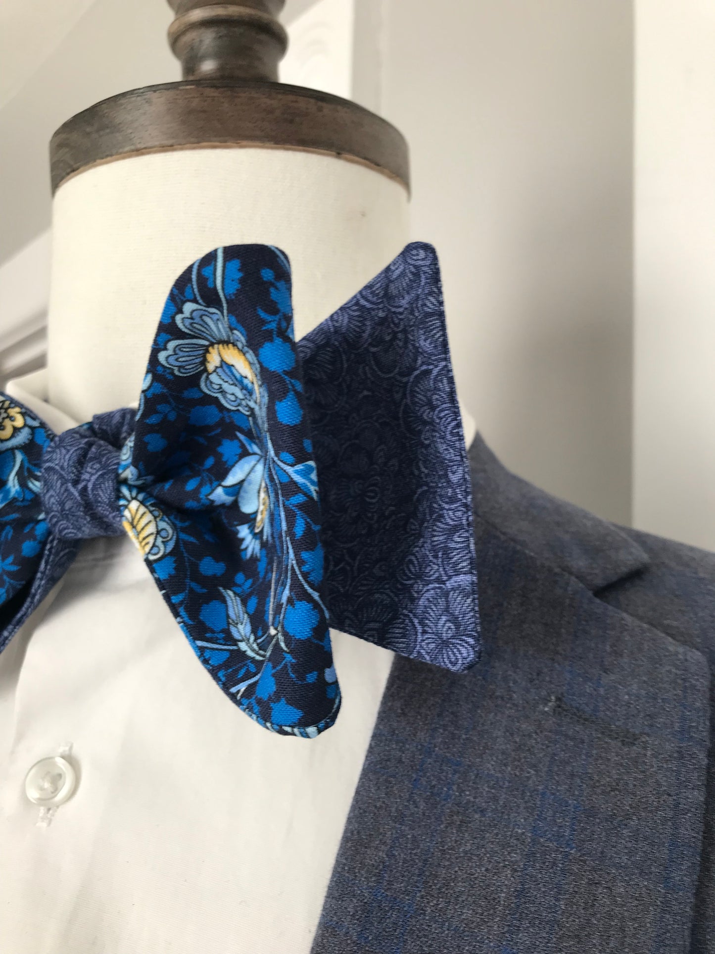 Blue and yellow print with blue paisley print reversible Bowtie set (FATBOW)
