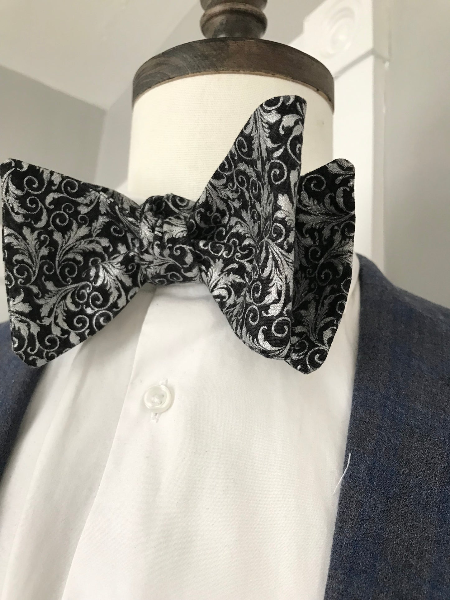 Black and silver Bowtie set (FATBOW)