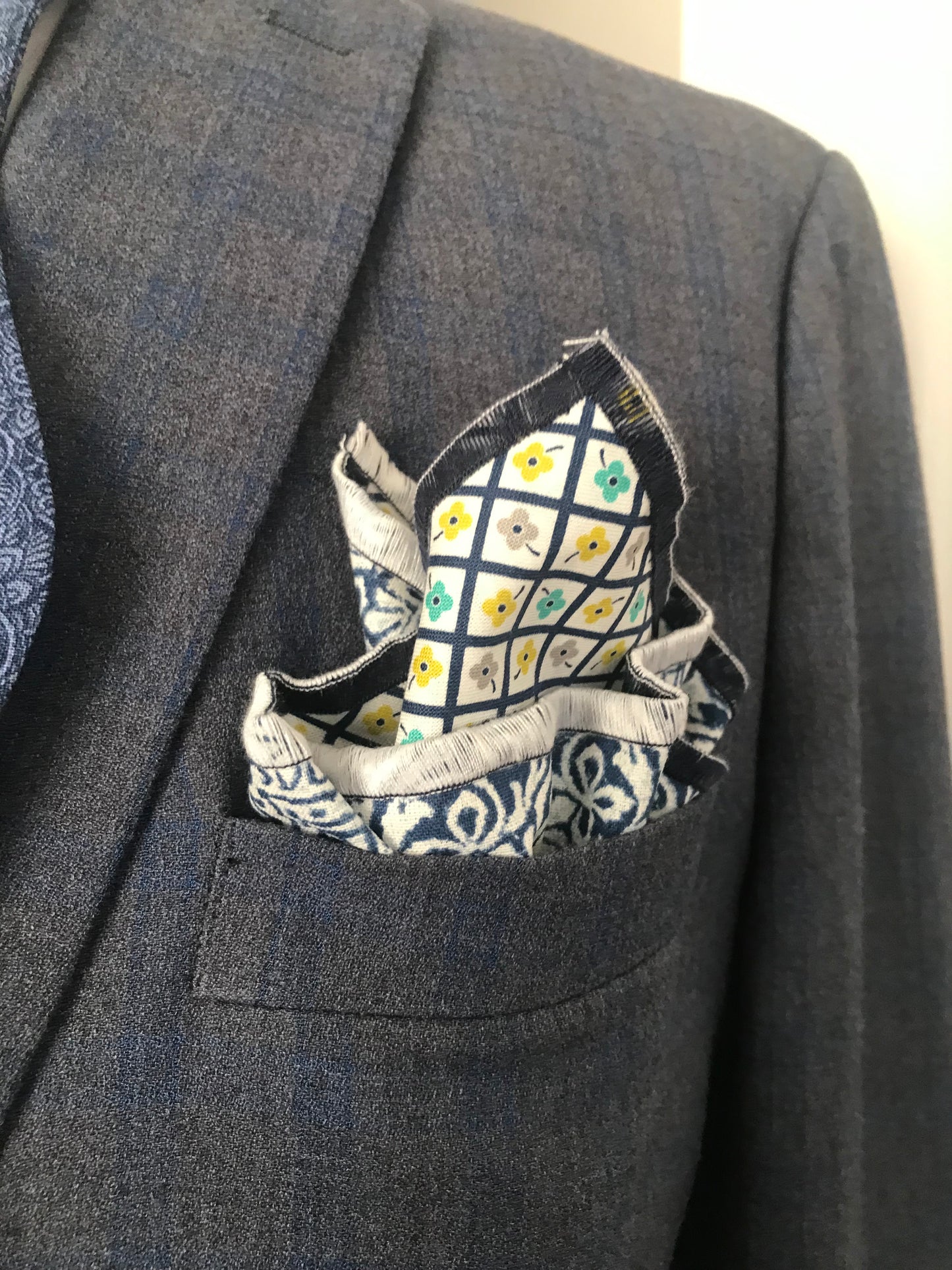 Blue flower and blue paisley print reversible Bowtie set (FATBOW)