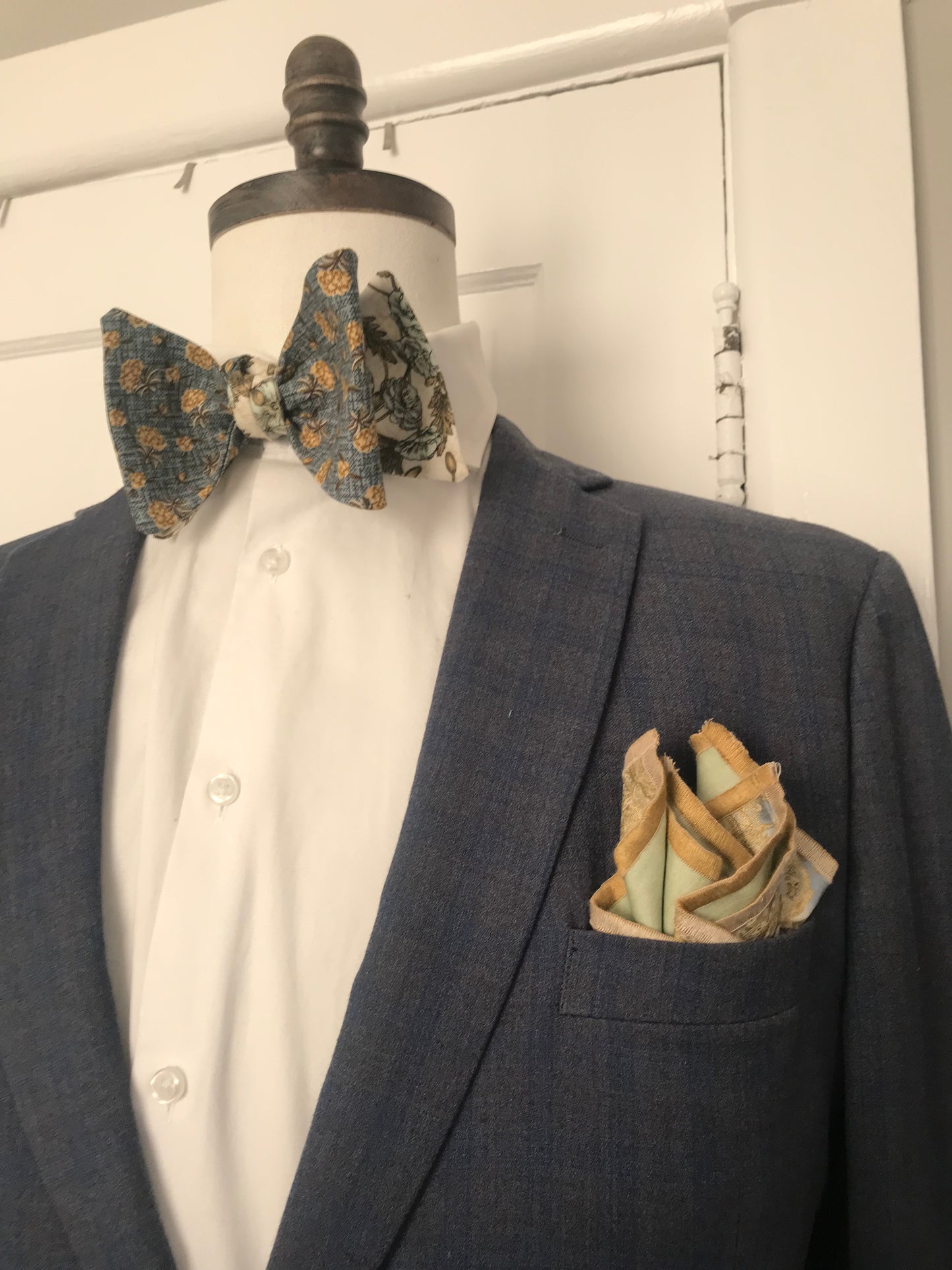 Grey and gold tone reversible Bowtie set (FATBOW)
