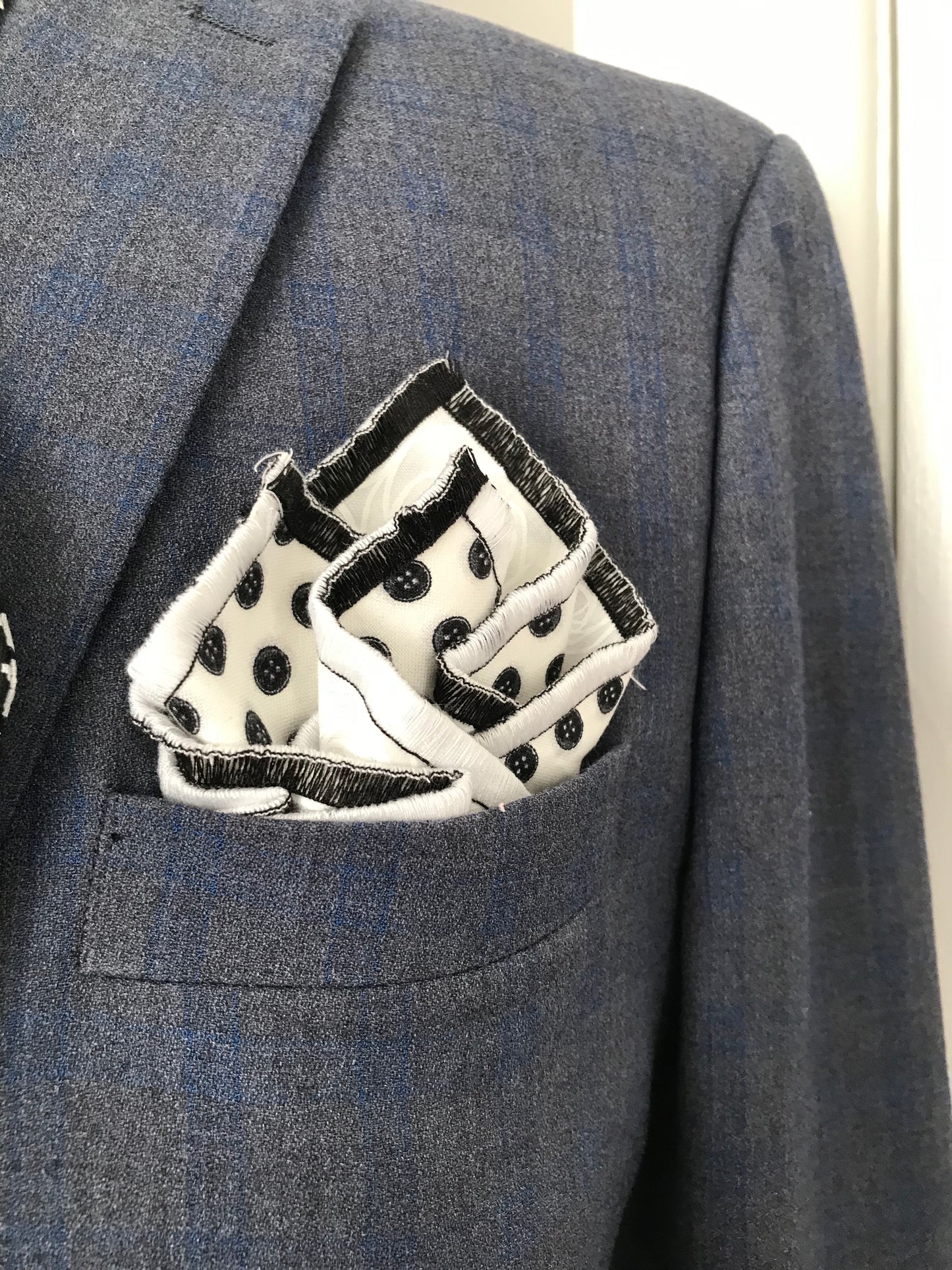 Black and White print reversible Bowtie set (FATBOW)