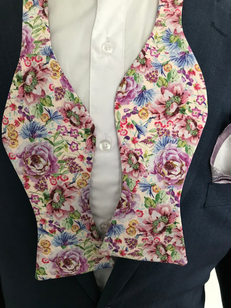 Pinkish Multi Flower print Bowtie Set