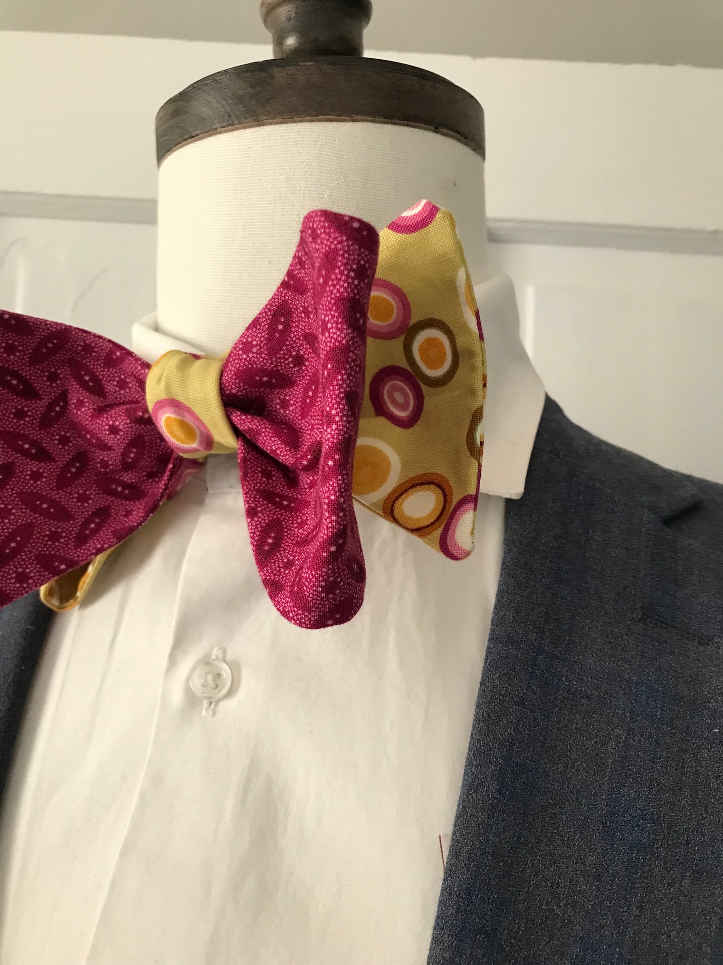 Rose and green print reversible Bowtie set (FATBOW)