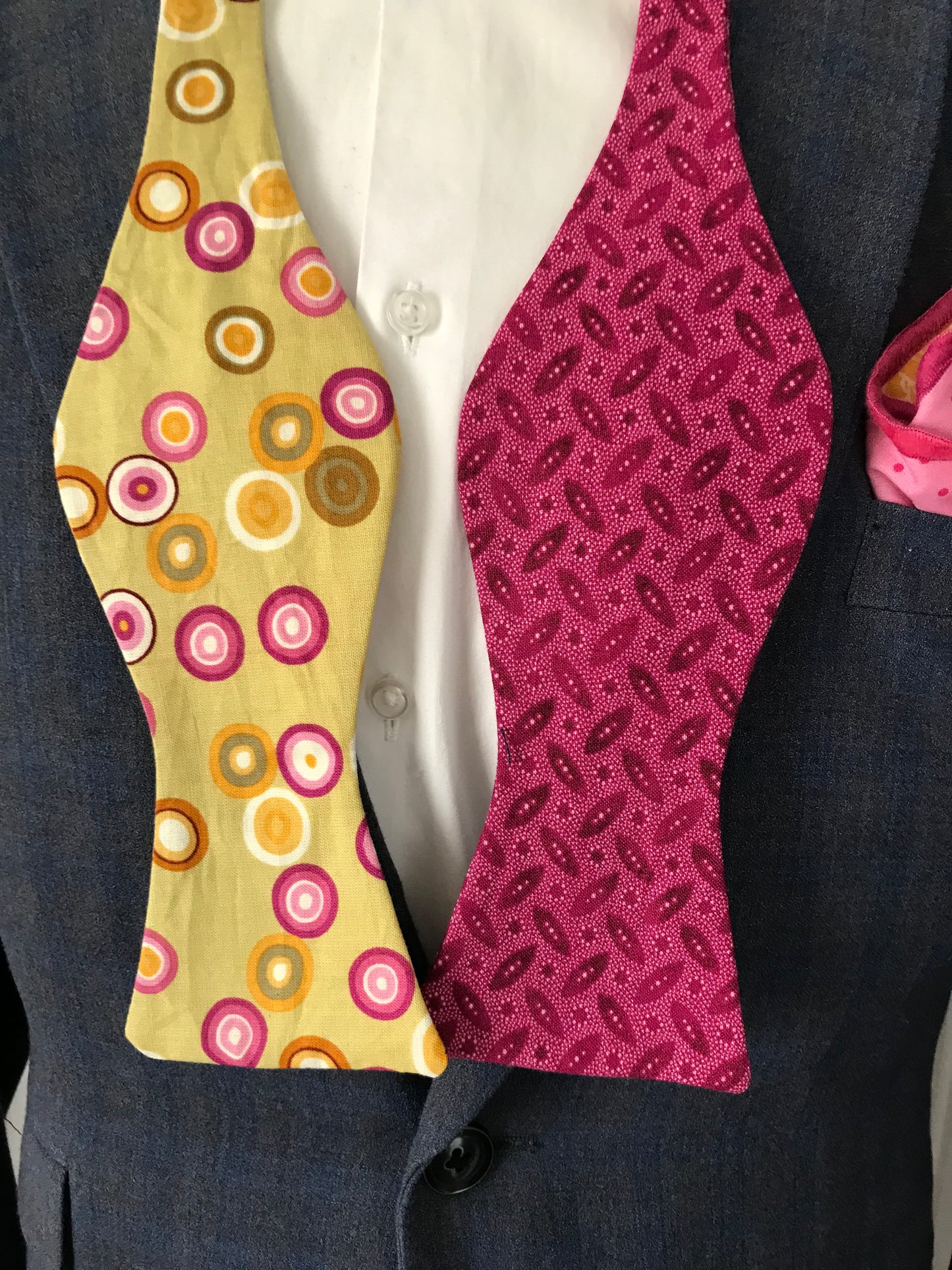 Rose and green print reversible Bowtie set (FATBOW)