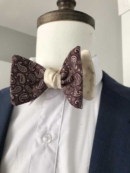 Purplish paisley print with beige dots reversible Bowtie set