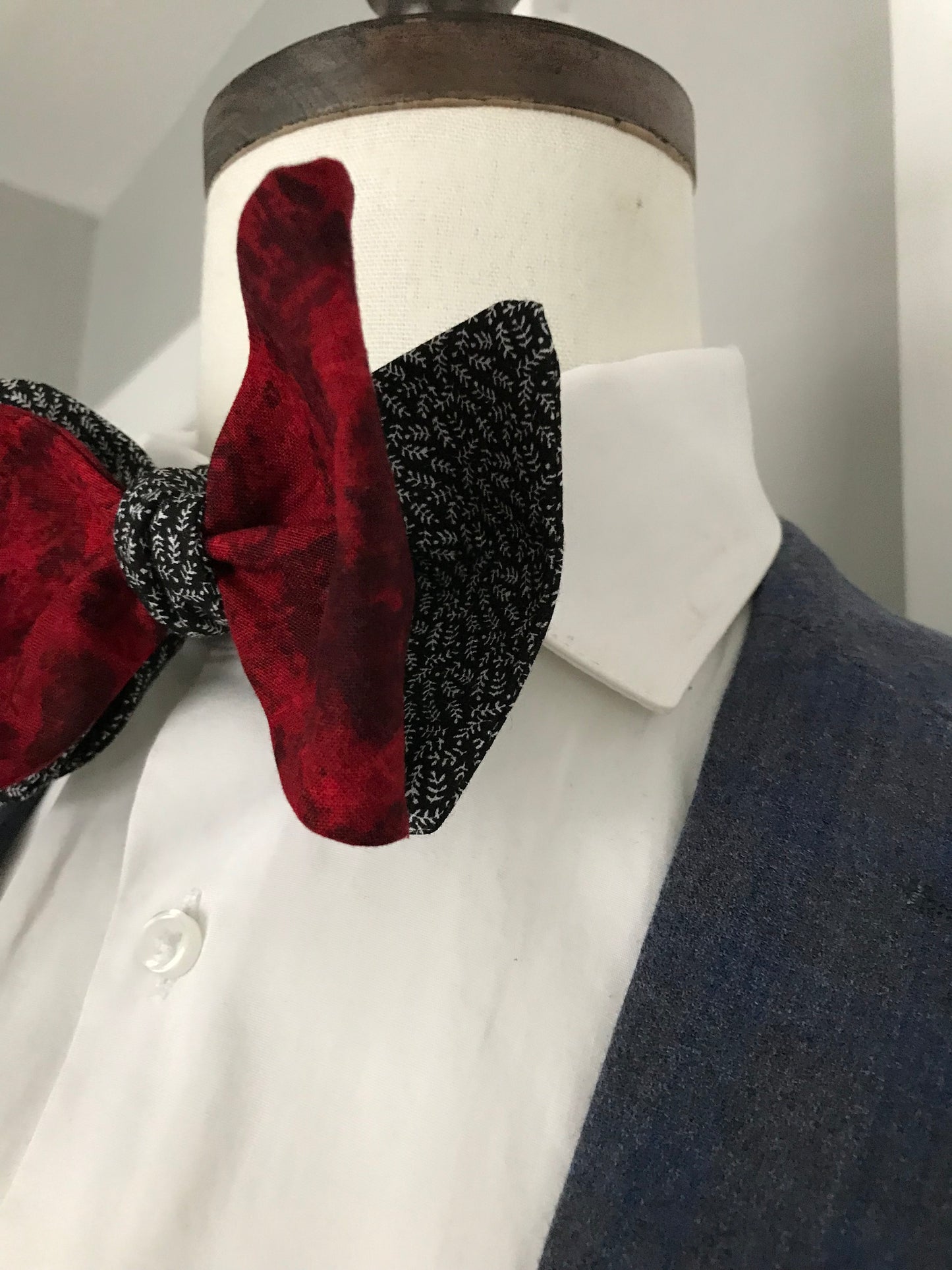 Burgundy and black reversible Bowtie set (FATBOW)