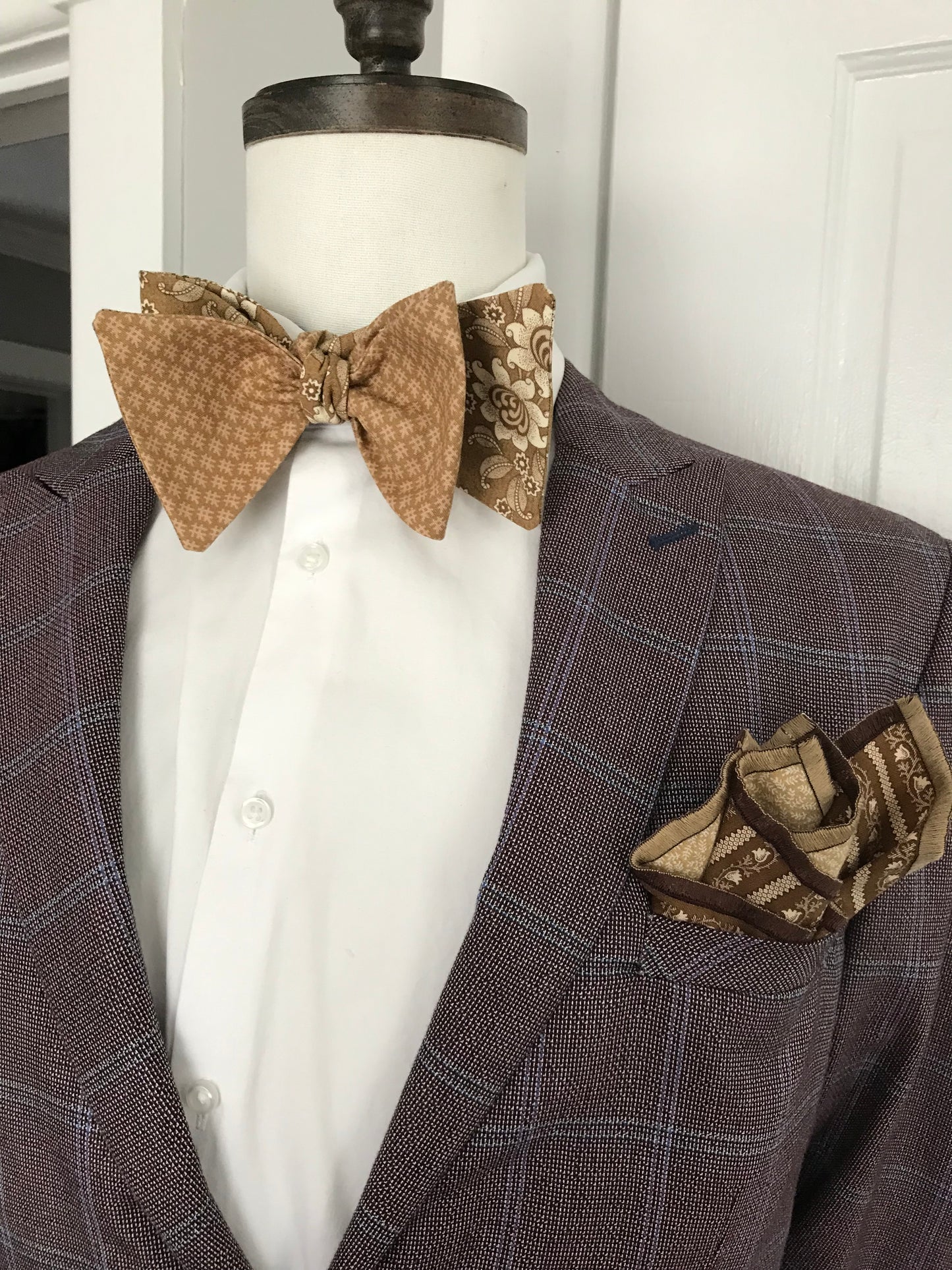 Tan print on Tan print reversible Bowtie set (FATBOW)