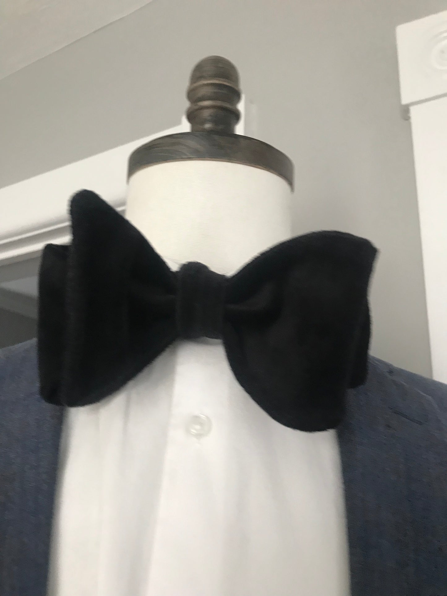 Black velvet Bowtie
