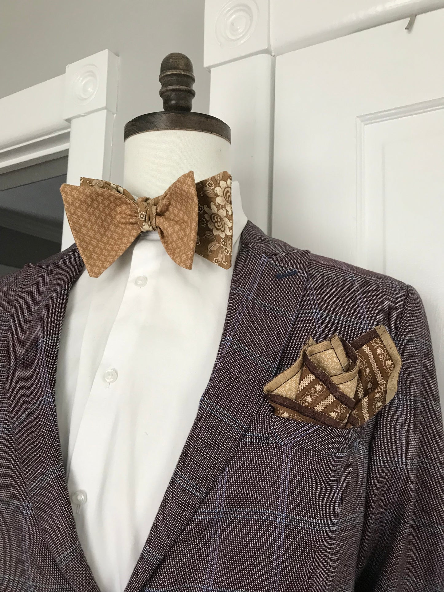 Tan print on Tan print reversible Bowtie set (FATBOW)