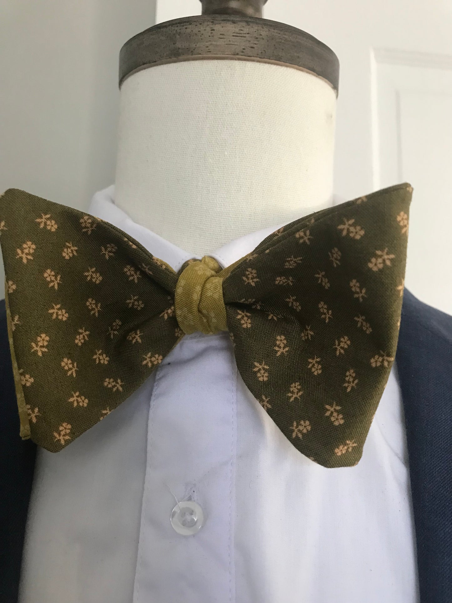 Green flower print with lighter green print reversible Bowtie set