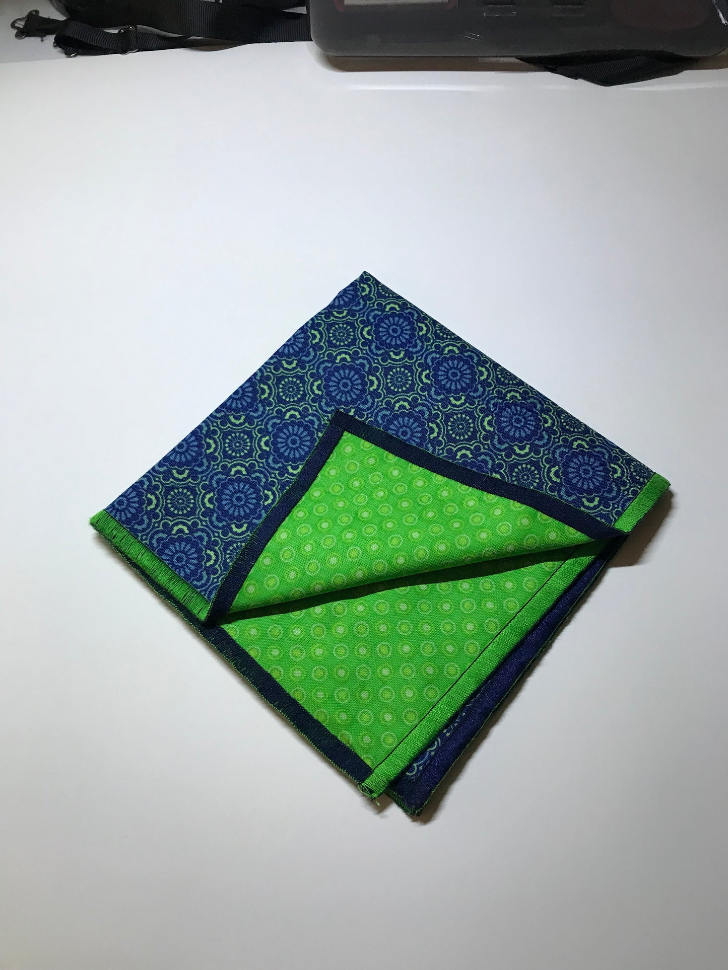Green and blue blended reversible Bowtie set with blending socks