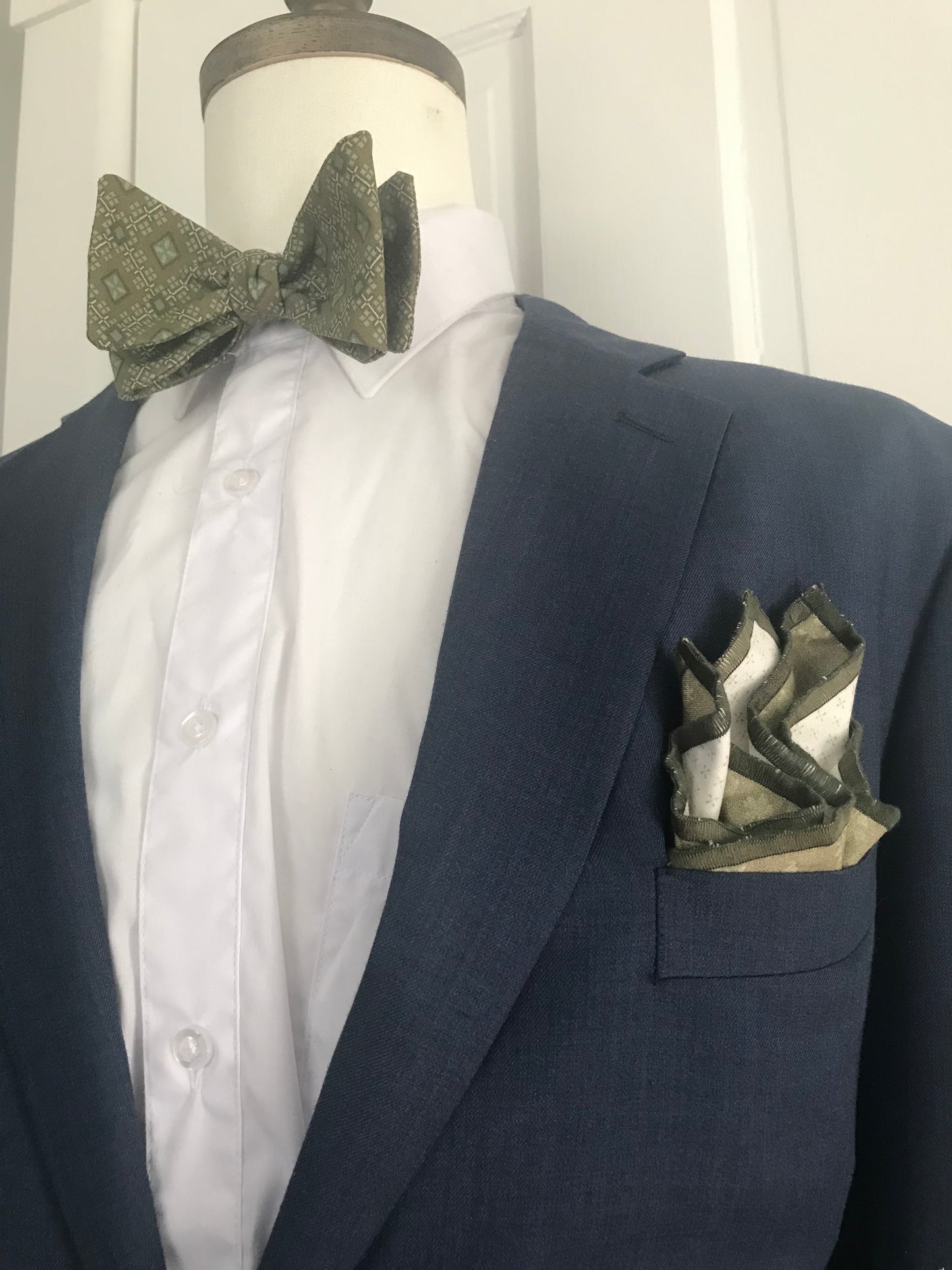 Green on green print Bowtie Set (TRADITIONAL)