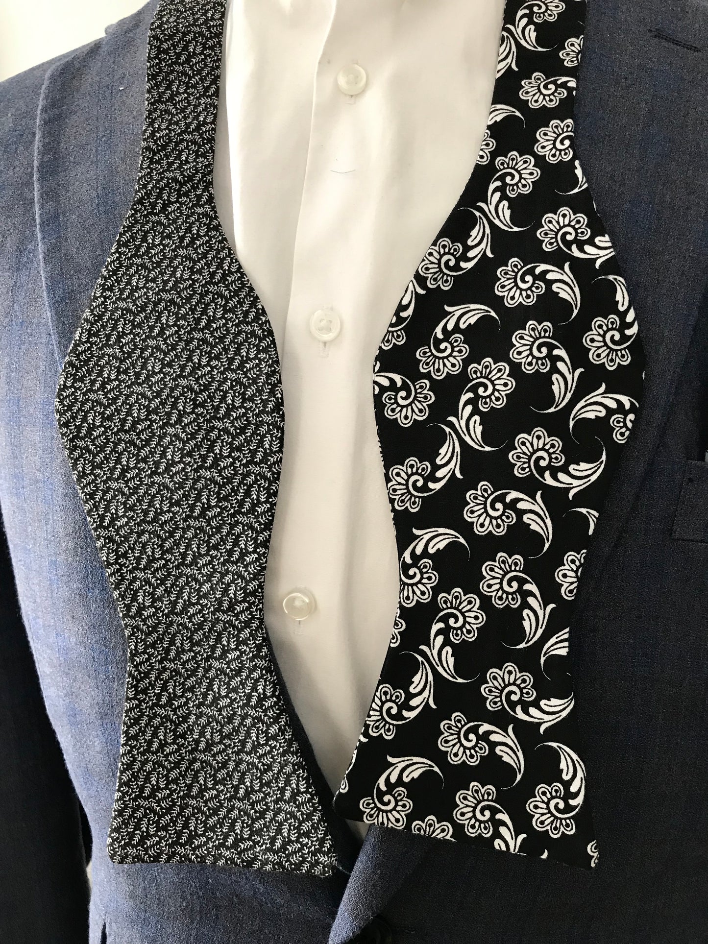 Black and white print reversible Bowtie set (FATBOW)