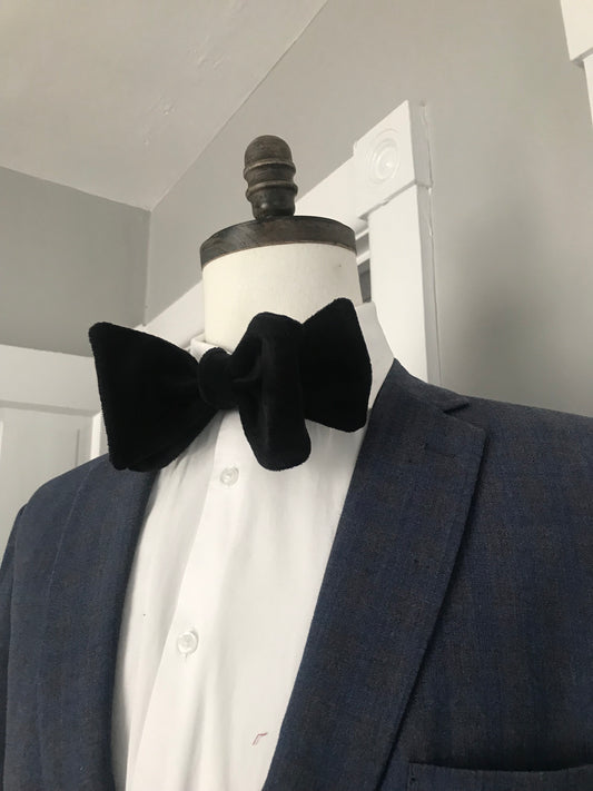 Black velvet Bowtie