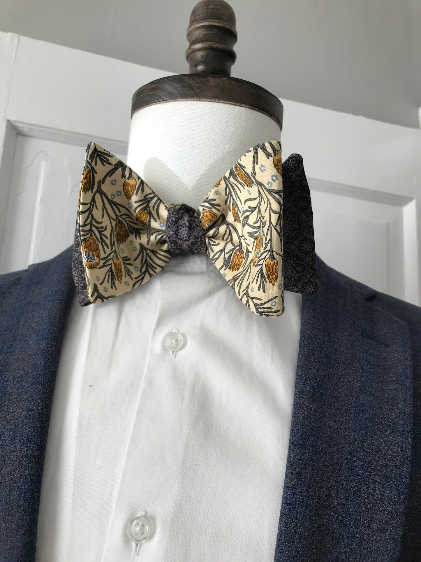 Dark grey and gold reversible Bowtie set (FATBOW)