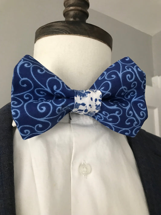 Dark blue prettied bowtie