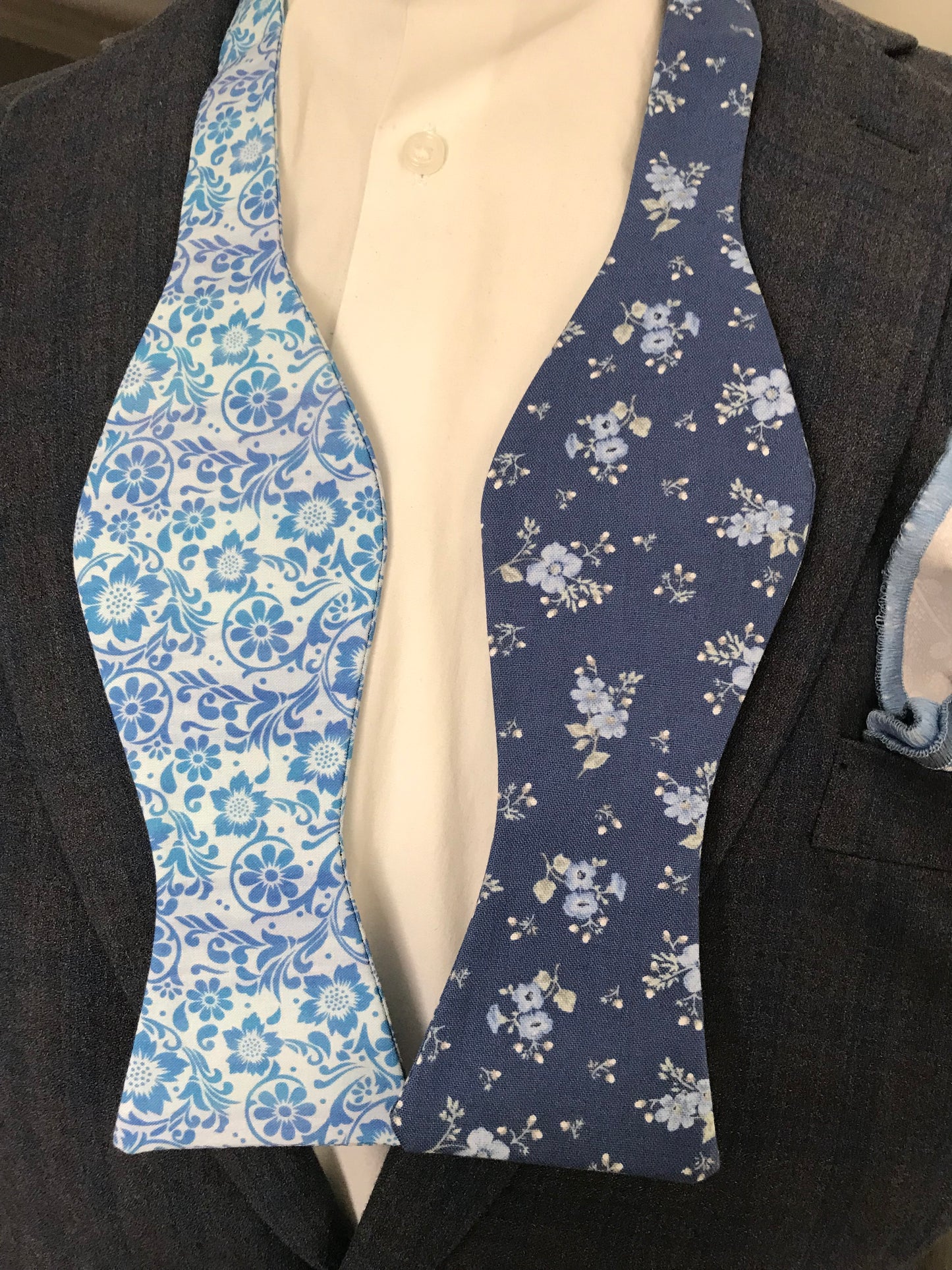 Light blue with blue print reversible Bowtie set (traditional)