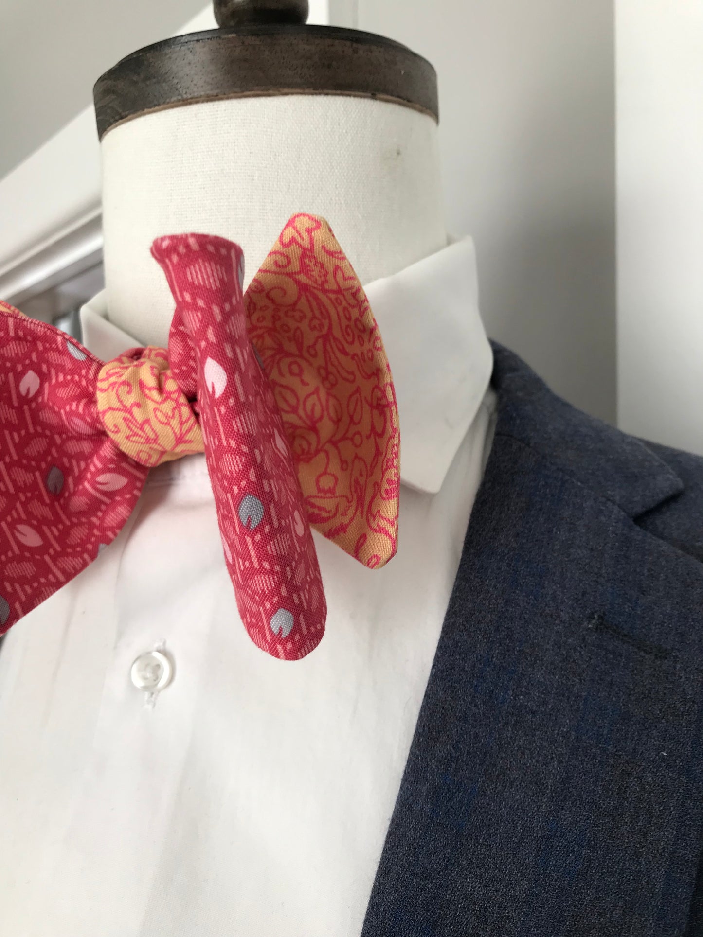 Orange and pinkish reversible Bowtie set (FATBOW)
