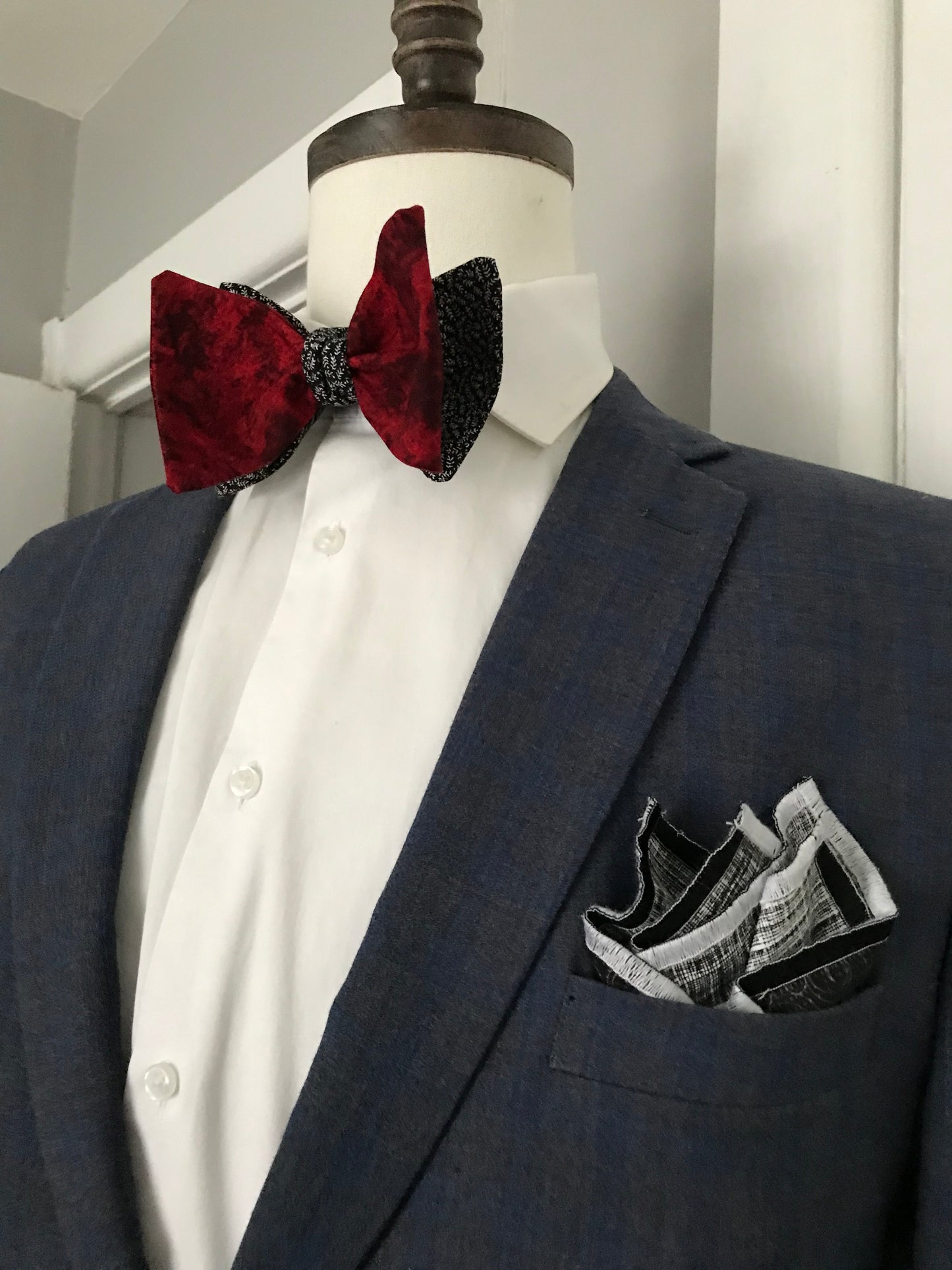 Burgundy and black reversible Bowtie set (FATBOW)