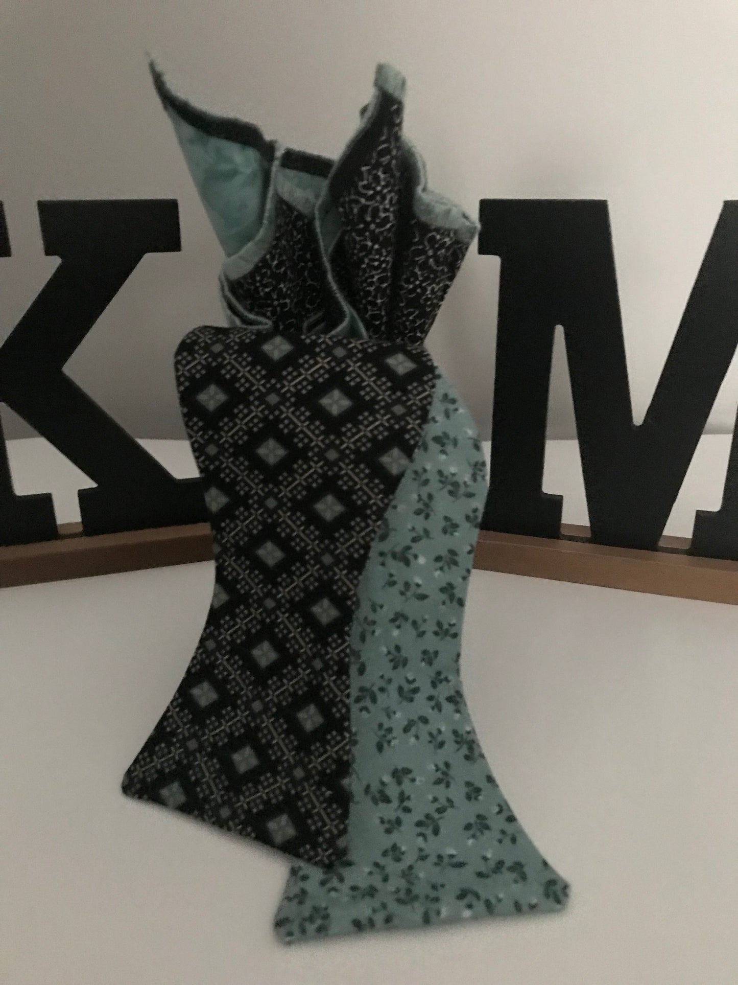 Black and teal print Reversible Bow tie Set