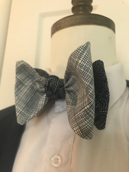 Blue small check print with blue paisley reversible Bowtie set