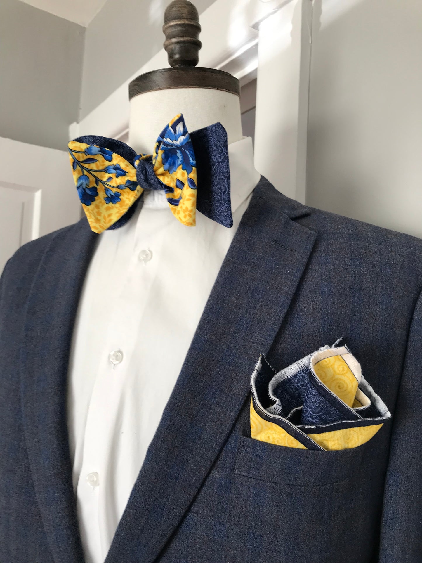 Yellow and blue reversible Bowtie set (FATBOW)