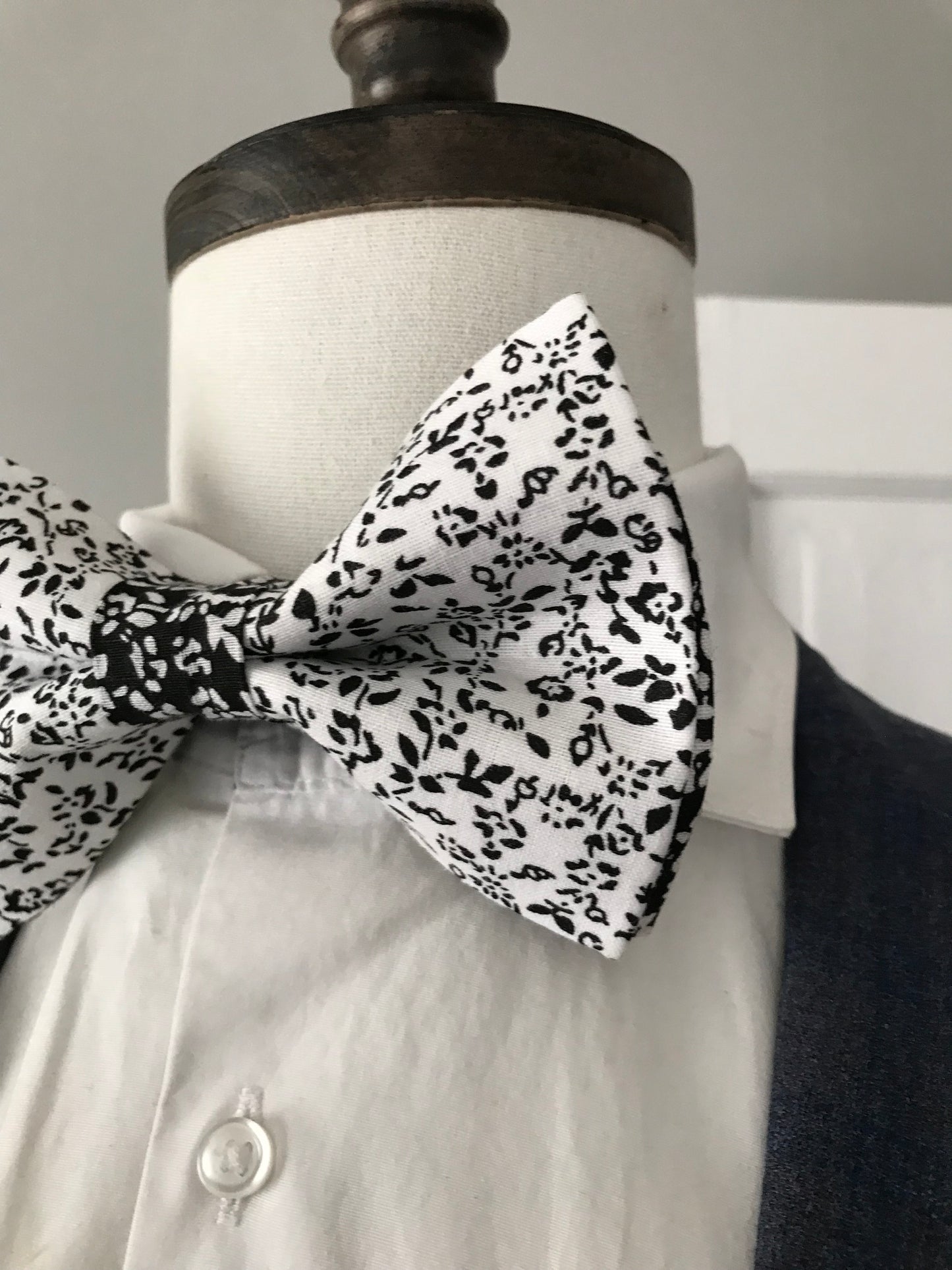 Black and white print prettied Bowtie