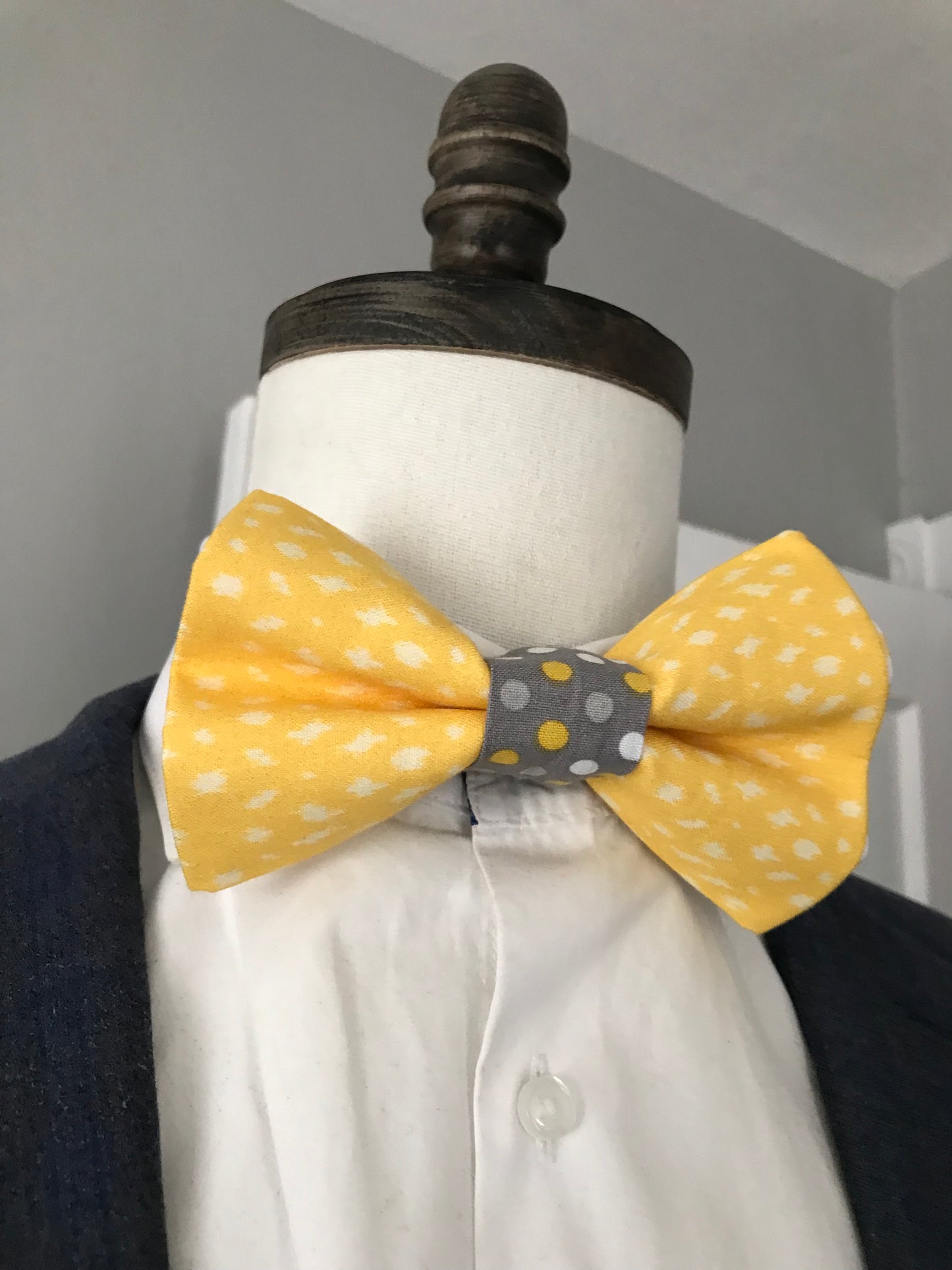 Yellow and grey prettied Bowtie