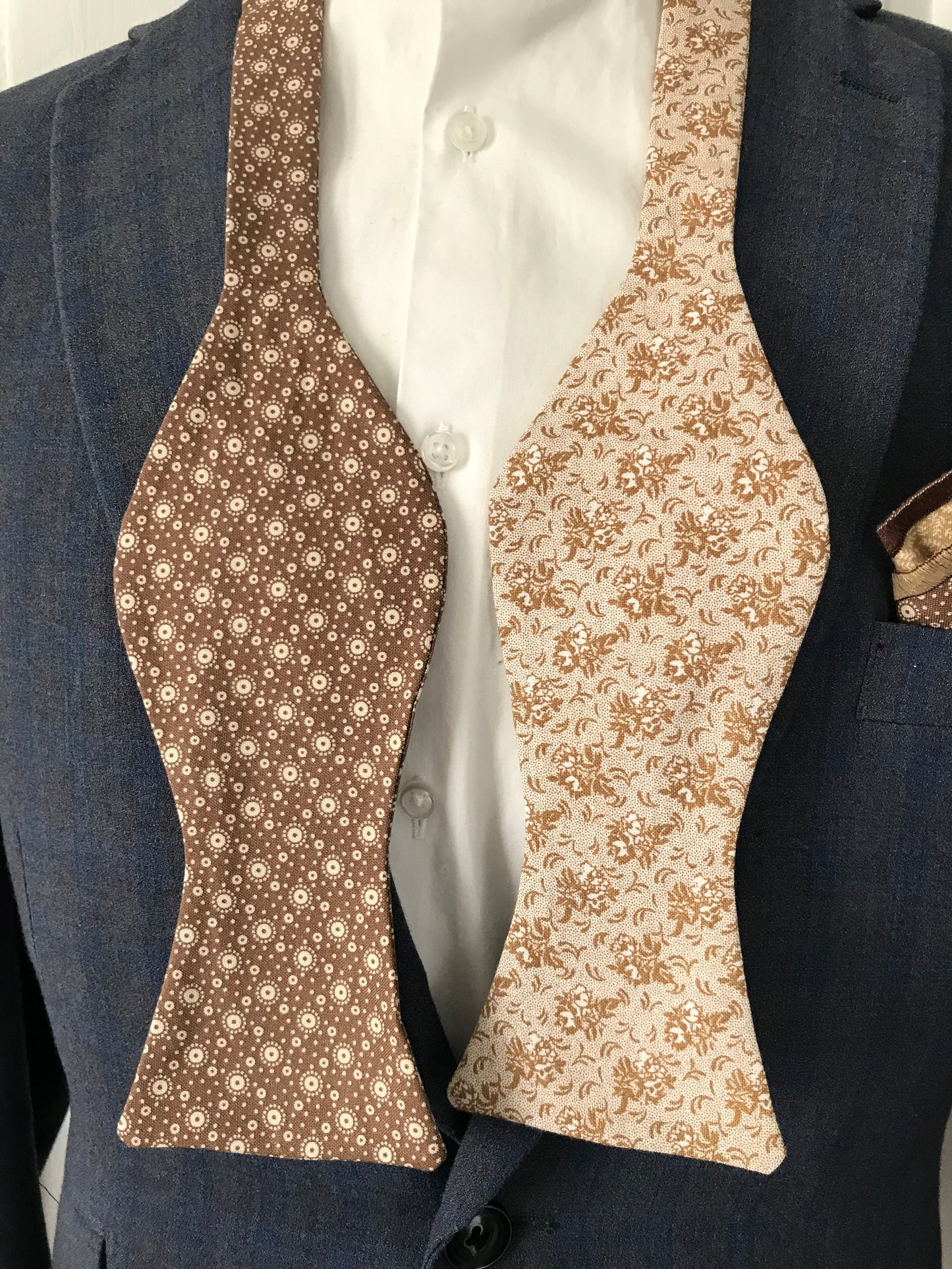 Tan and tan print reversible Bowtie set (FATBOW)