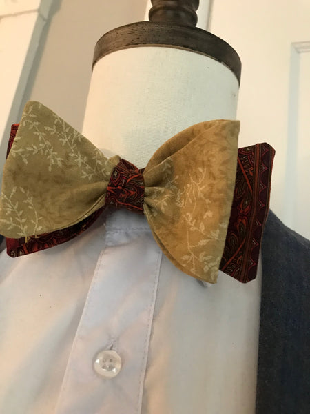 Burgundy and beige reversible Bowtie set
