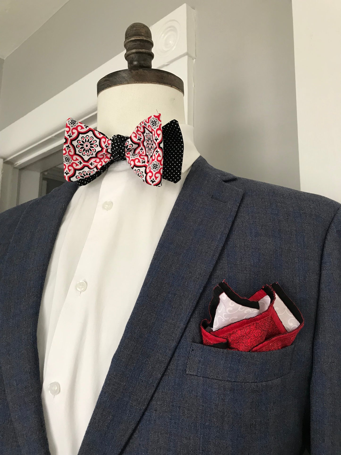 Red and black reversible Bowtie set (traditional)