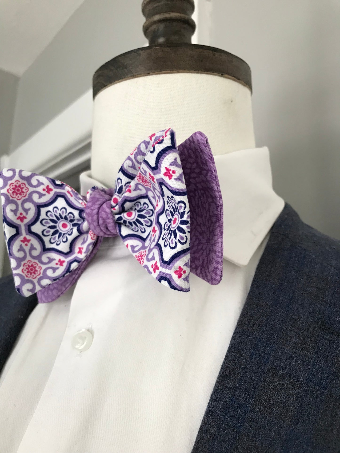 Lavender and purple print reversible Bowtie set (traditional)