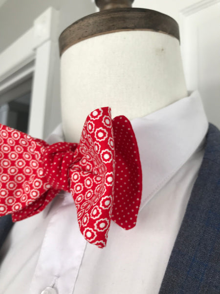 Red circle print with red dots reversible Bowtie set