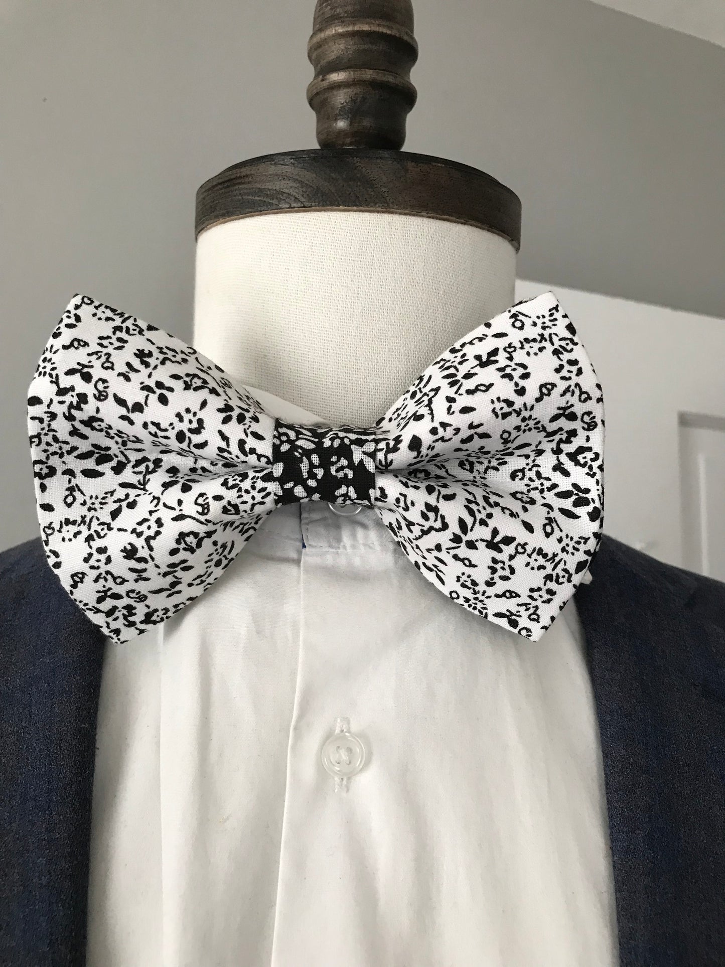 Black and white print prettied Bowtie