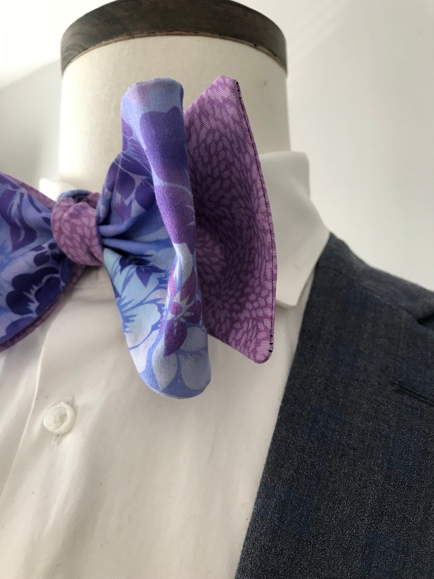 Lavender and purple print reversible Bowtie set (FATBOW)