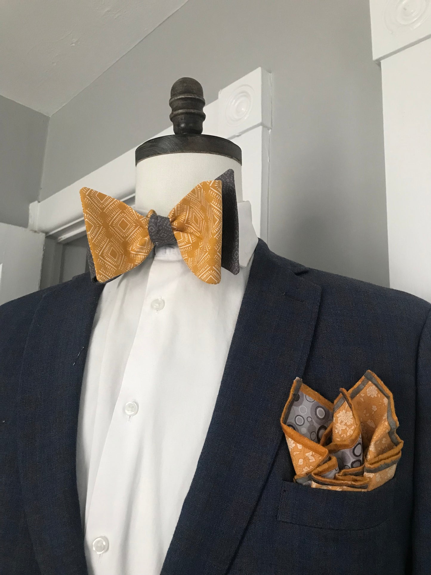 Gold and grey print reversible Bowtie set (FATBOW)