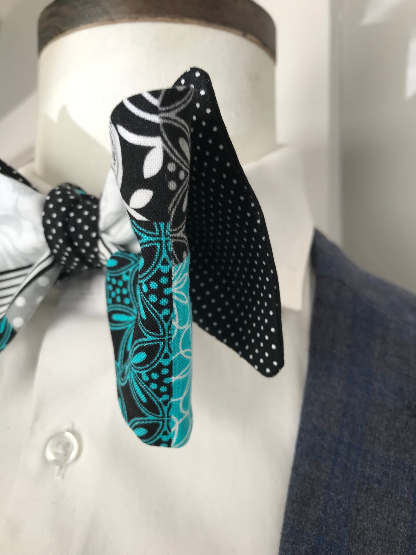 Black white and teal reversible Bowtie set (FATBOW)